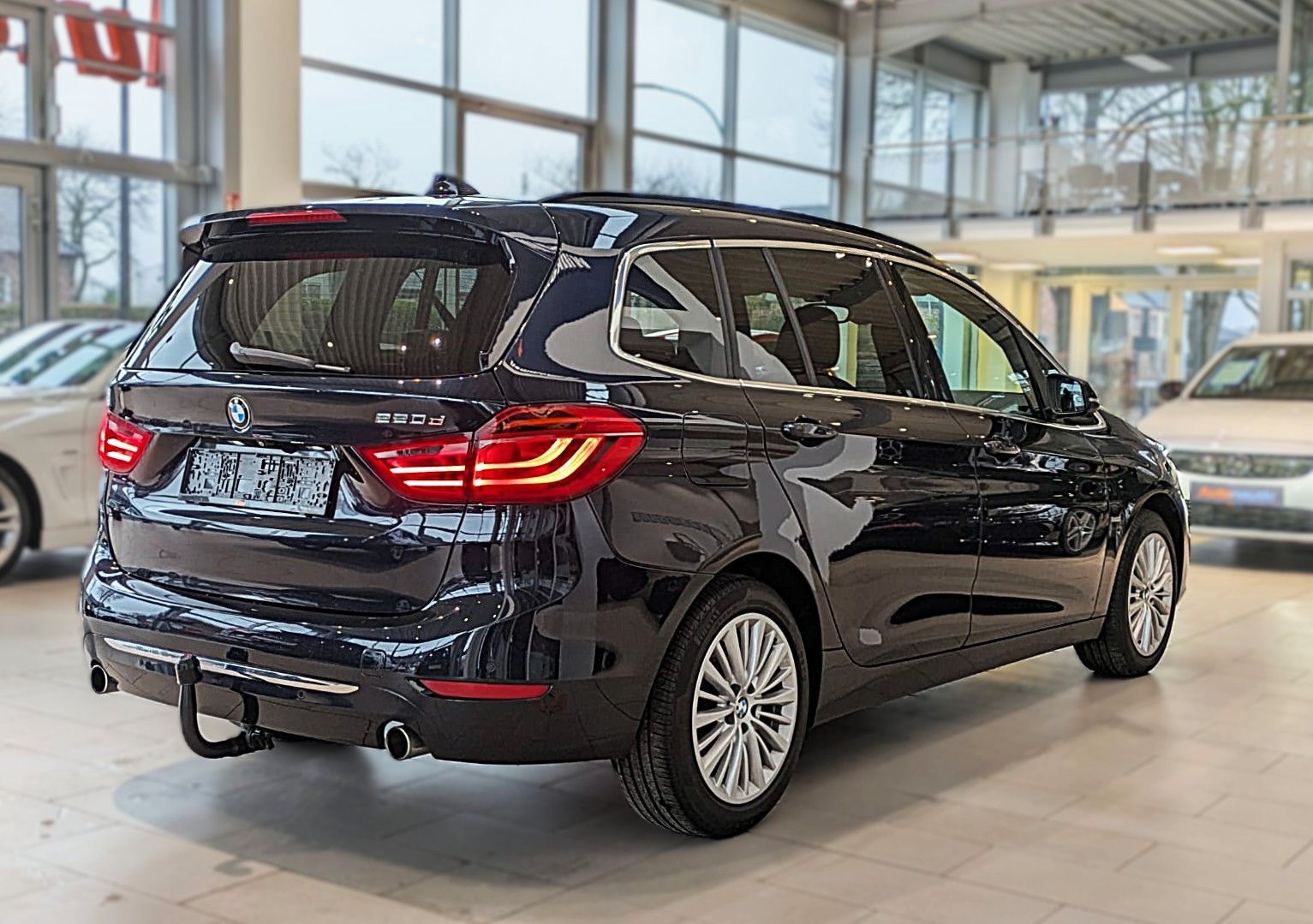 Fahrzeugabbildung BMW 220d Gran Tourer LEDER NAVI HUD PANO LED CAM