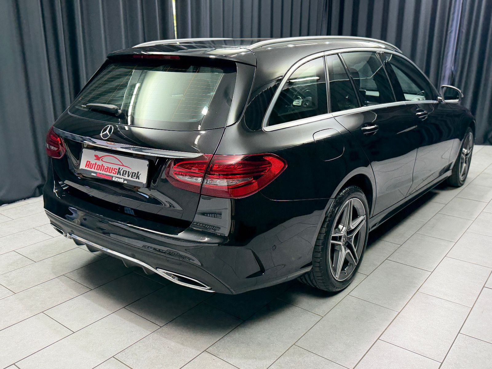 Fahrzeugabbildung Mercedes-Benz C 220d T 4Matic|AMG-LINE|PANORAMA|LED|NAVI|LEDER