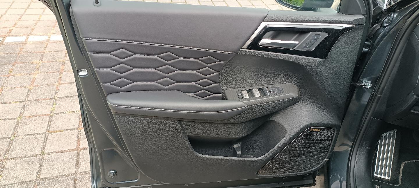 Mitsubishi Outlander 2.4L PHEV TOP 2-Farb