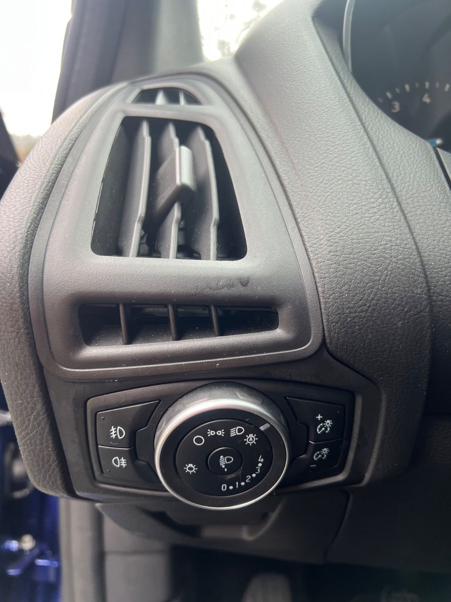 Fahrzeugabbildung Ford Focus Turnier 1.5 ST-Line *RÜCKFAHRKAMERA*