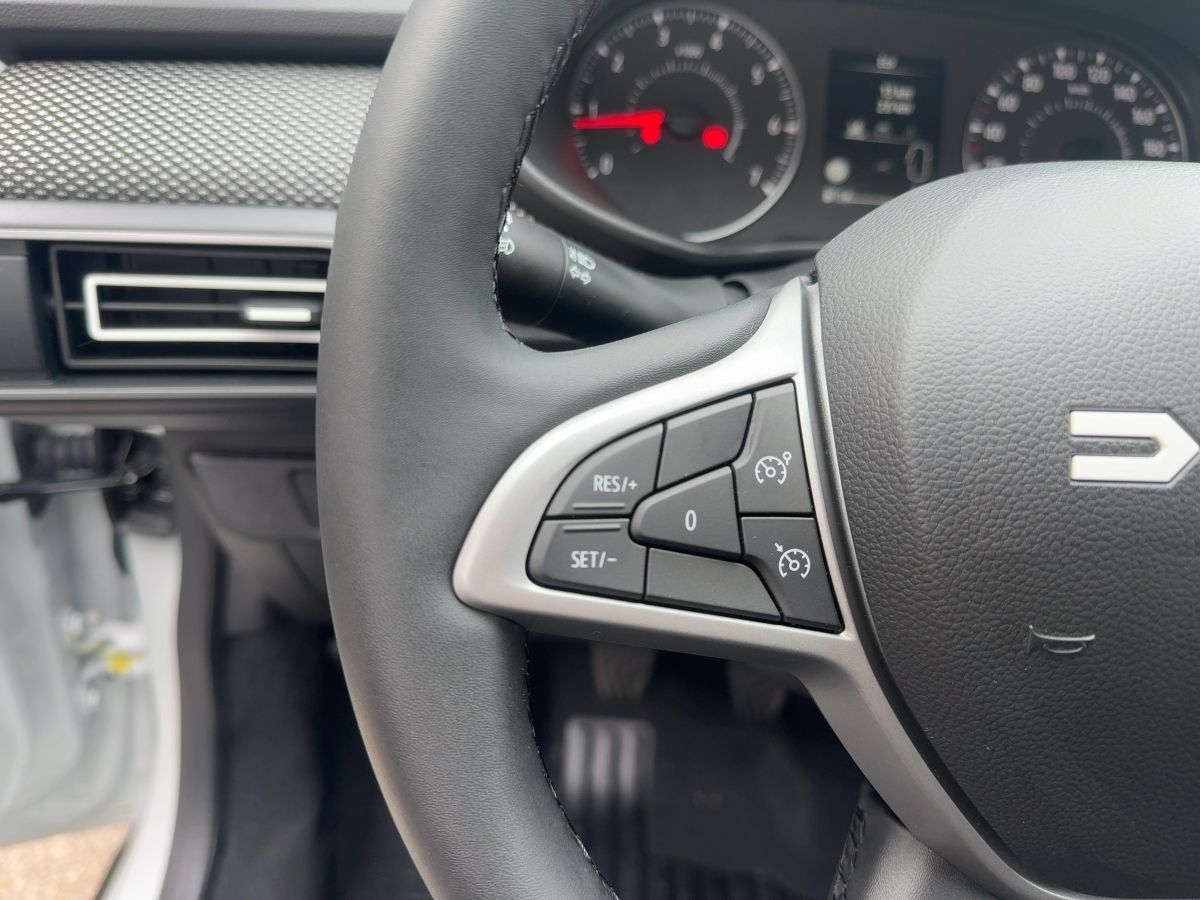 Fahrzeugabbildung Dacia Jogger Expression TCe 110 SHZ Kamera