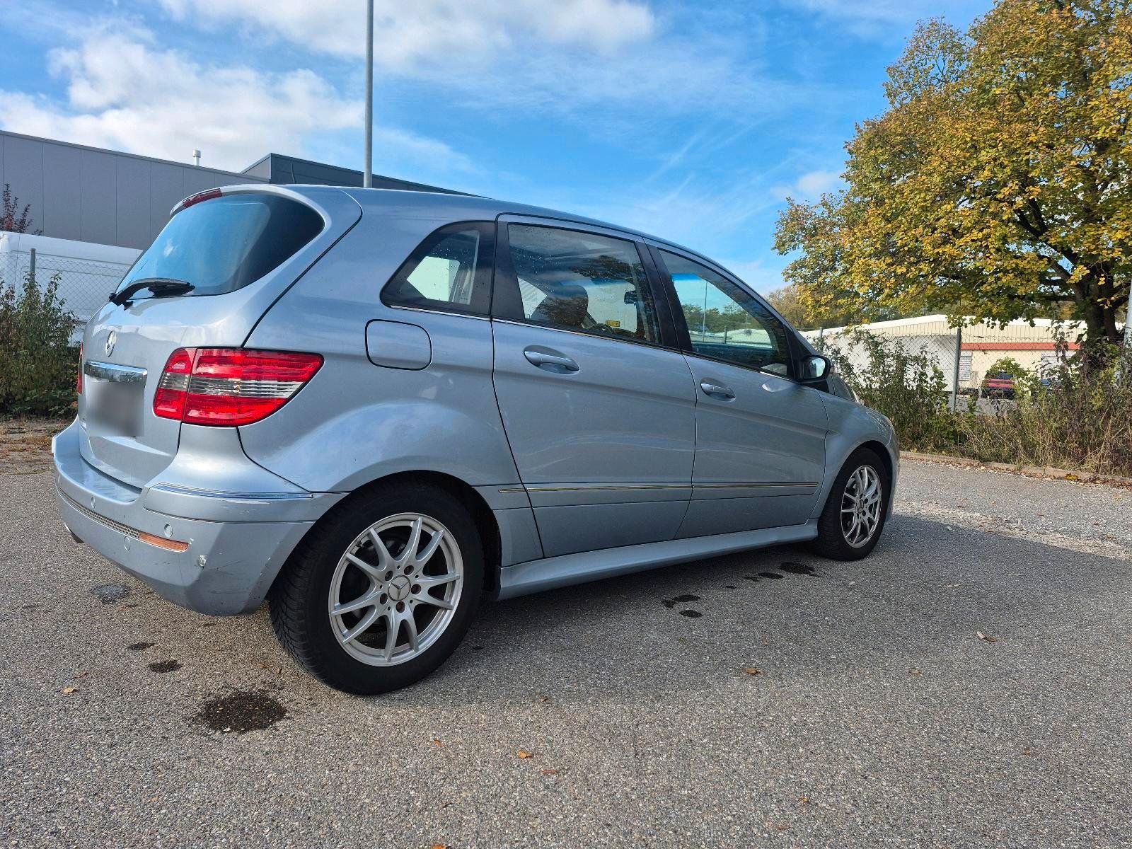 Mercedes-Benz B200 2005 — салон