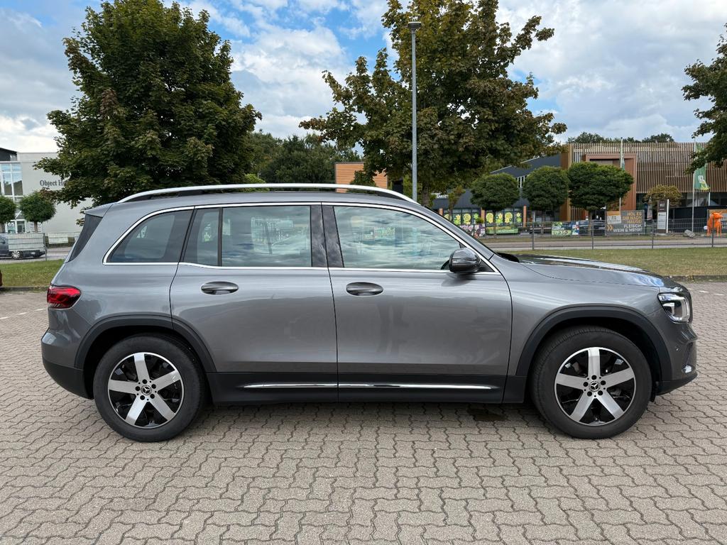 Mercedes-Benz GLB 220