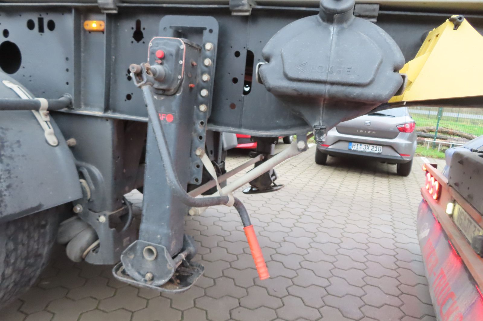 Fahrzeugabbildung MEGA Neuwertig Stahlkipper - E-Verdeck - 30 m³
