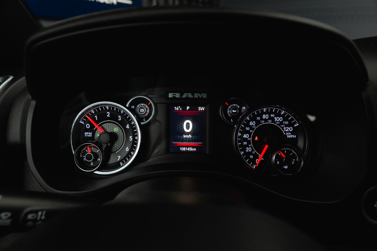 Fahrzeugabbildung Dodge RAM 5.7 V8 HEMI 4x4 OFFROAD Night-Paket *LED*