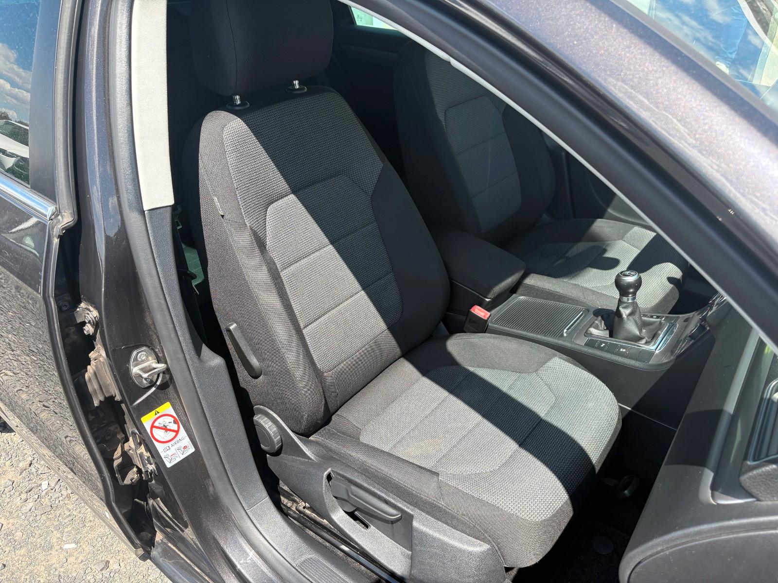 Volkswagen Passat 2011 — photo 24