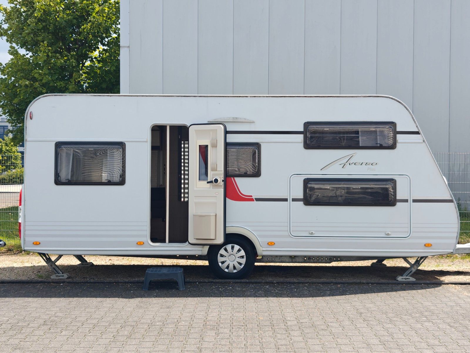 Fahrzeugabbildung Bürstner Averso Plus 510 TK - Garagenklappe -