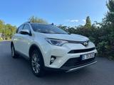 Toyota RAV 4 2,0-l-D-4D 4x2 - - Toyota RAV 4 Gebrauchtwagen in Düsseldorf