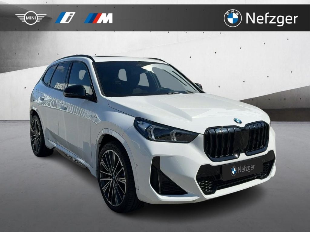 BMW X1 xDrive23i Head-Up M Sport Panorama Driving As foto 5