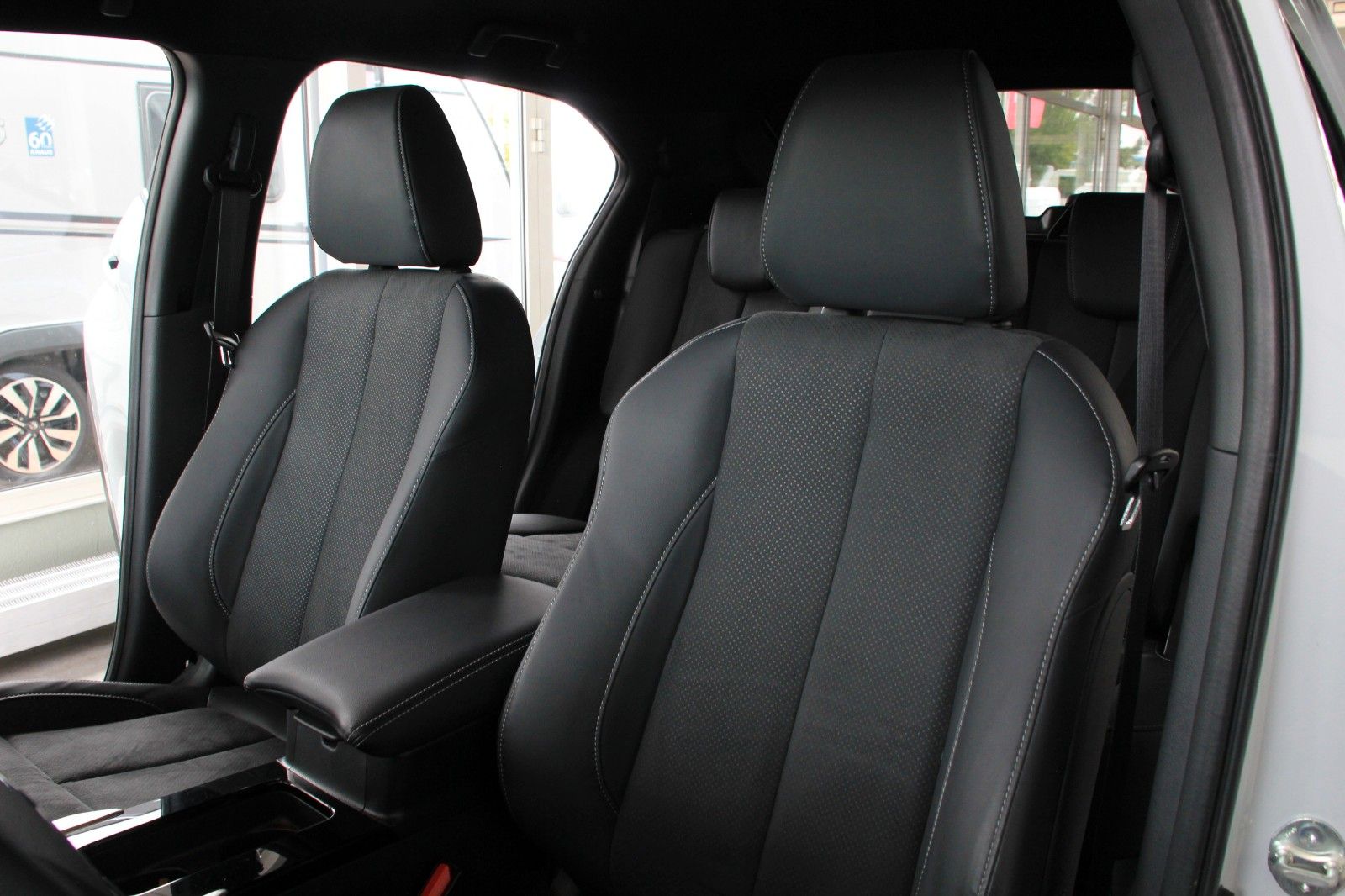 Fahrzeugabbildung Mitsubishi Eclipse Cross PHEV Intro Edition