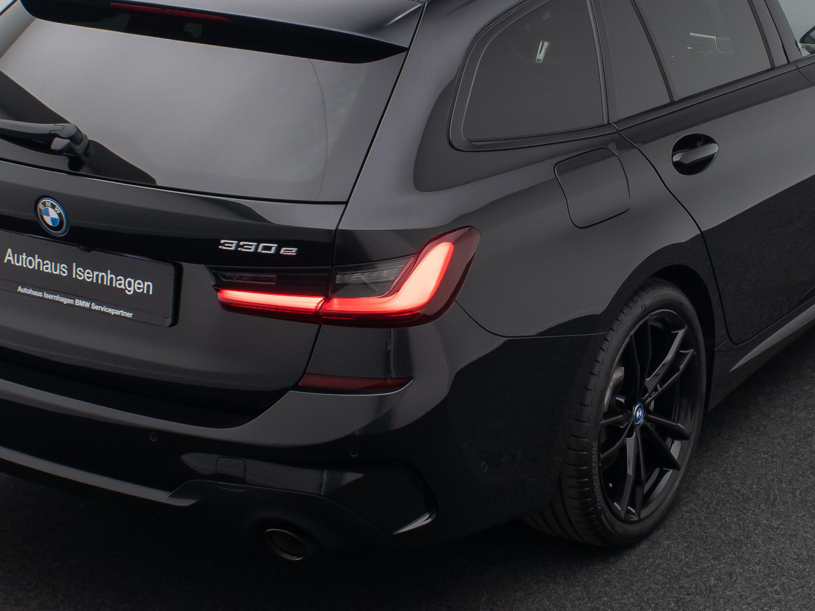 Fahrzeugabbildung BMW 330e M Sport DAB Laser HUD AHK Kamera Panorama