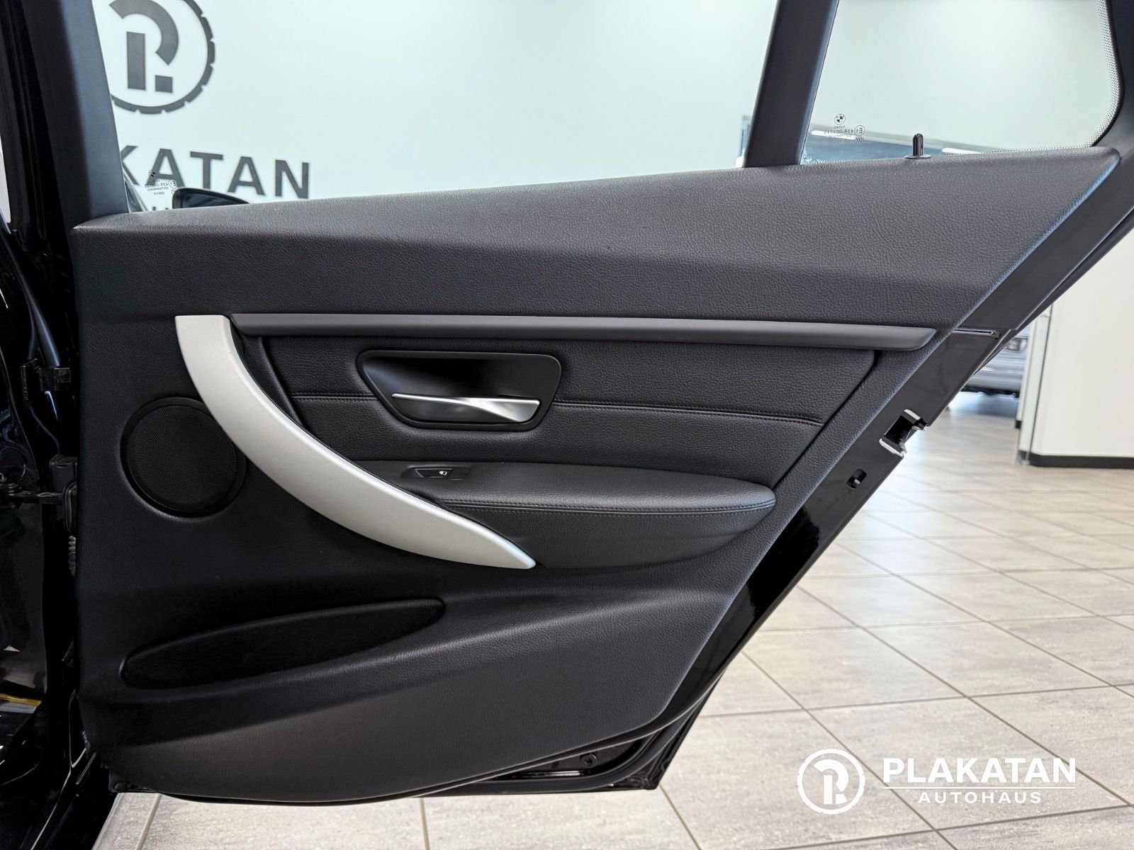 Fahrzeugabbildung BMW 318d Touring Leder Navi Bi-Xenon