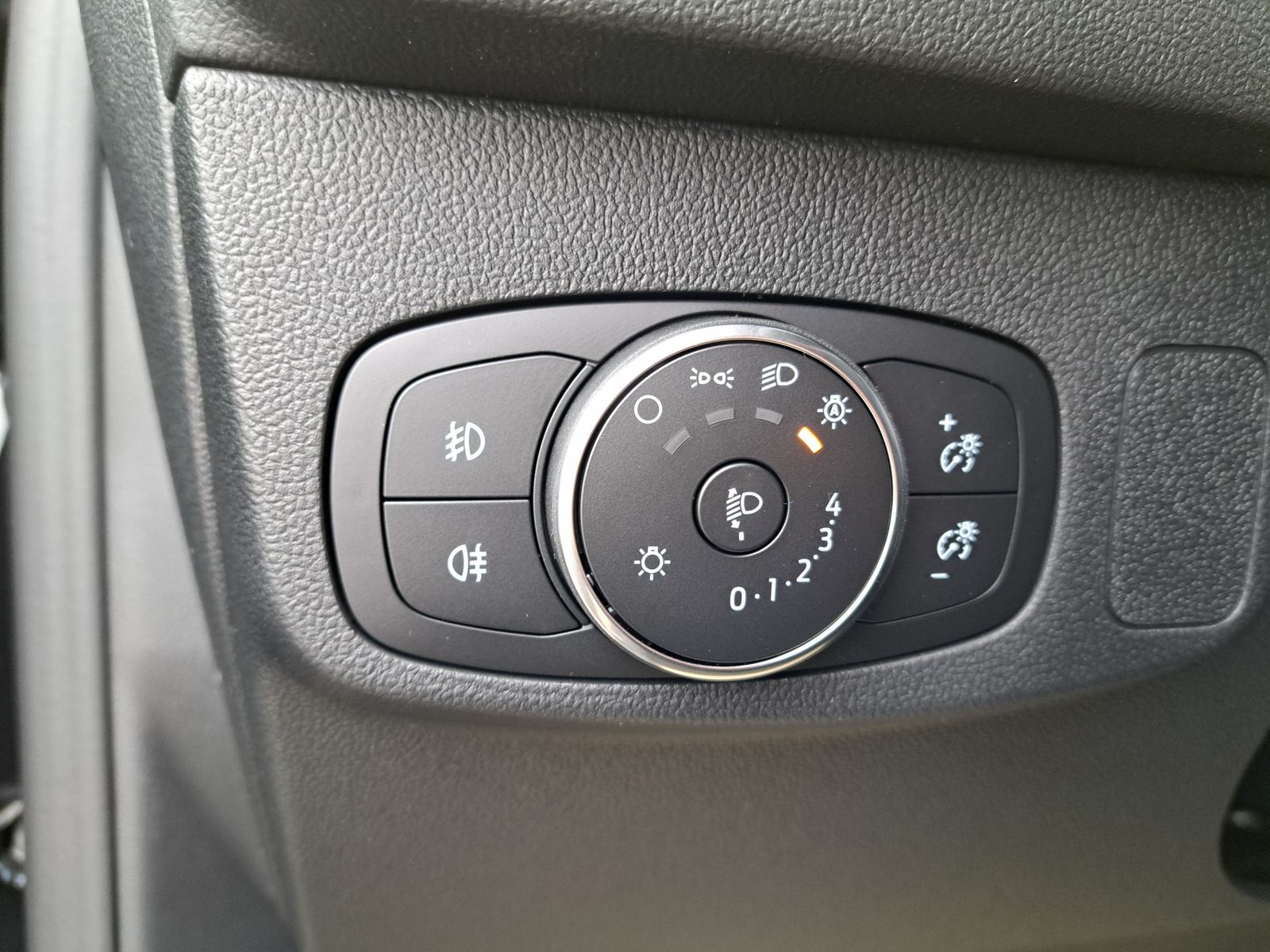 Fahrzeugabbildung Ford Focus ST-Line X 1.0 EB WINTERPAKET UPE: 40.200 €