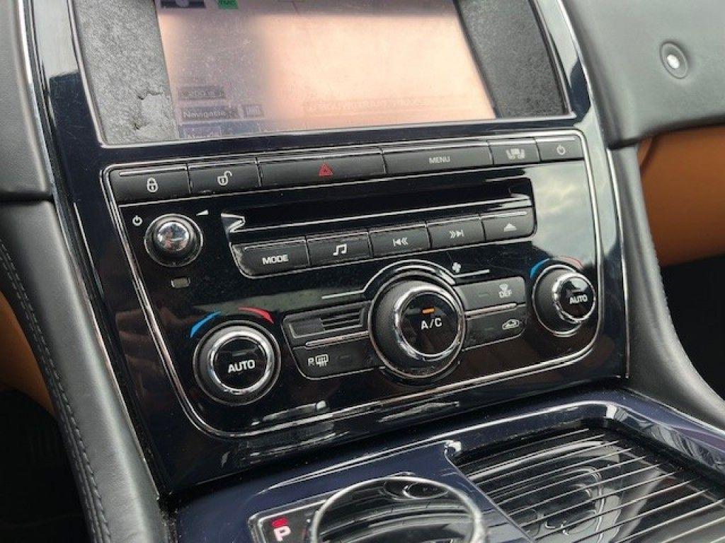 Jaguar XJ 3.0 V6 Diesel 275 ch – Design Edition Sport – Pano – 20" – Cuir – Caméra