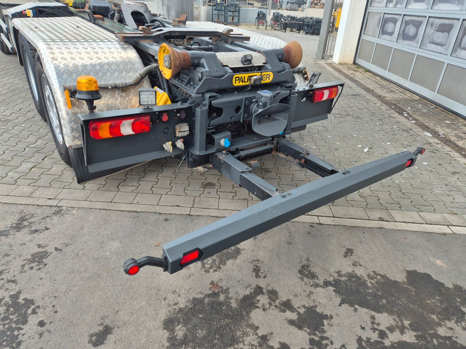 Fahrzeugabbildung Mercedes-Benz Arocs 2548 L 6x2/4 HAD Palfinger T20A AHK