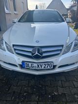 Mercedes-Benz 350 - weiße Mercedes-Benz 350