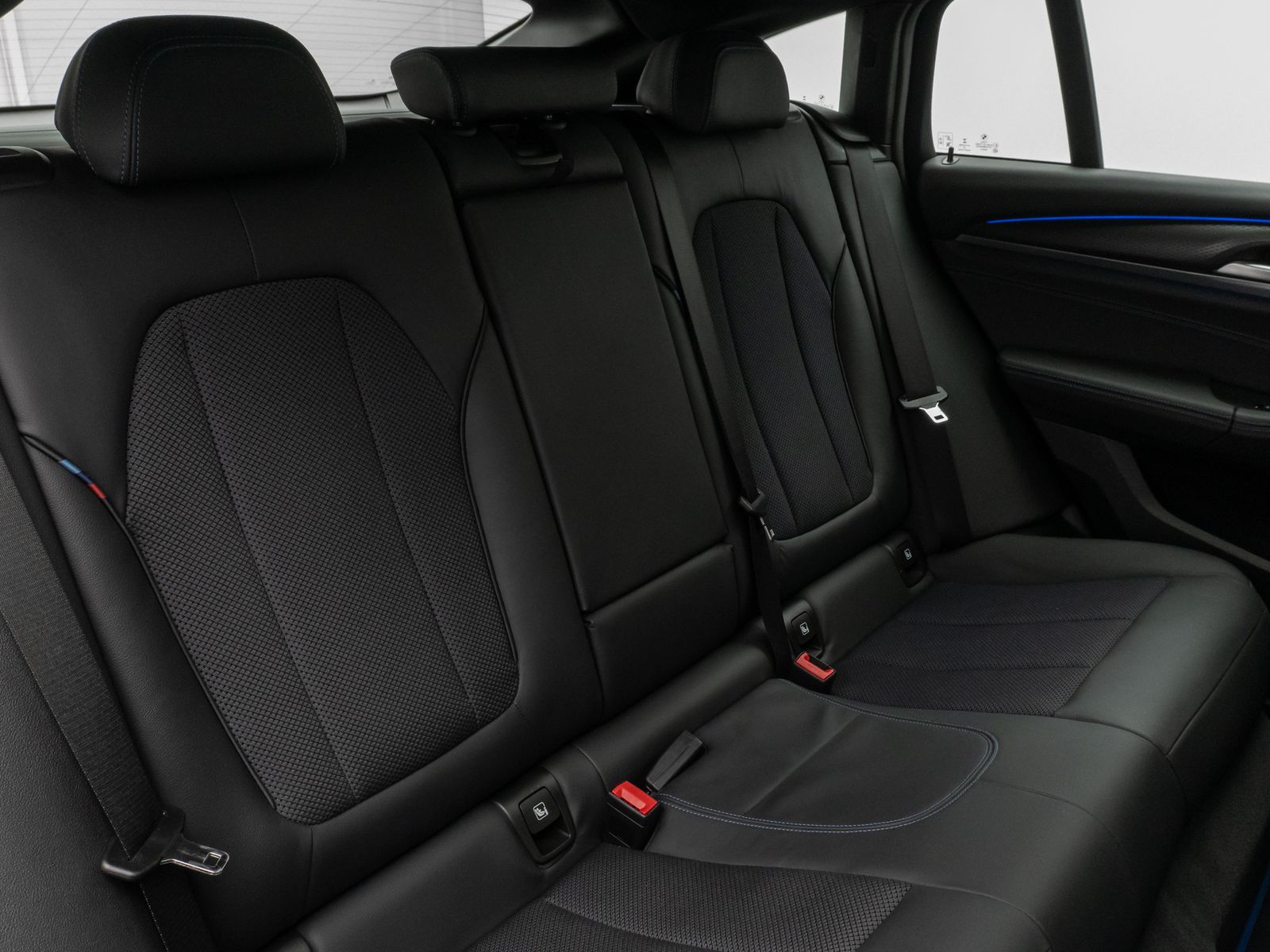 Fahrzeugabbildung BMW X4 xD20d M Sport X Panorama HUD HiFi Komfort 20"