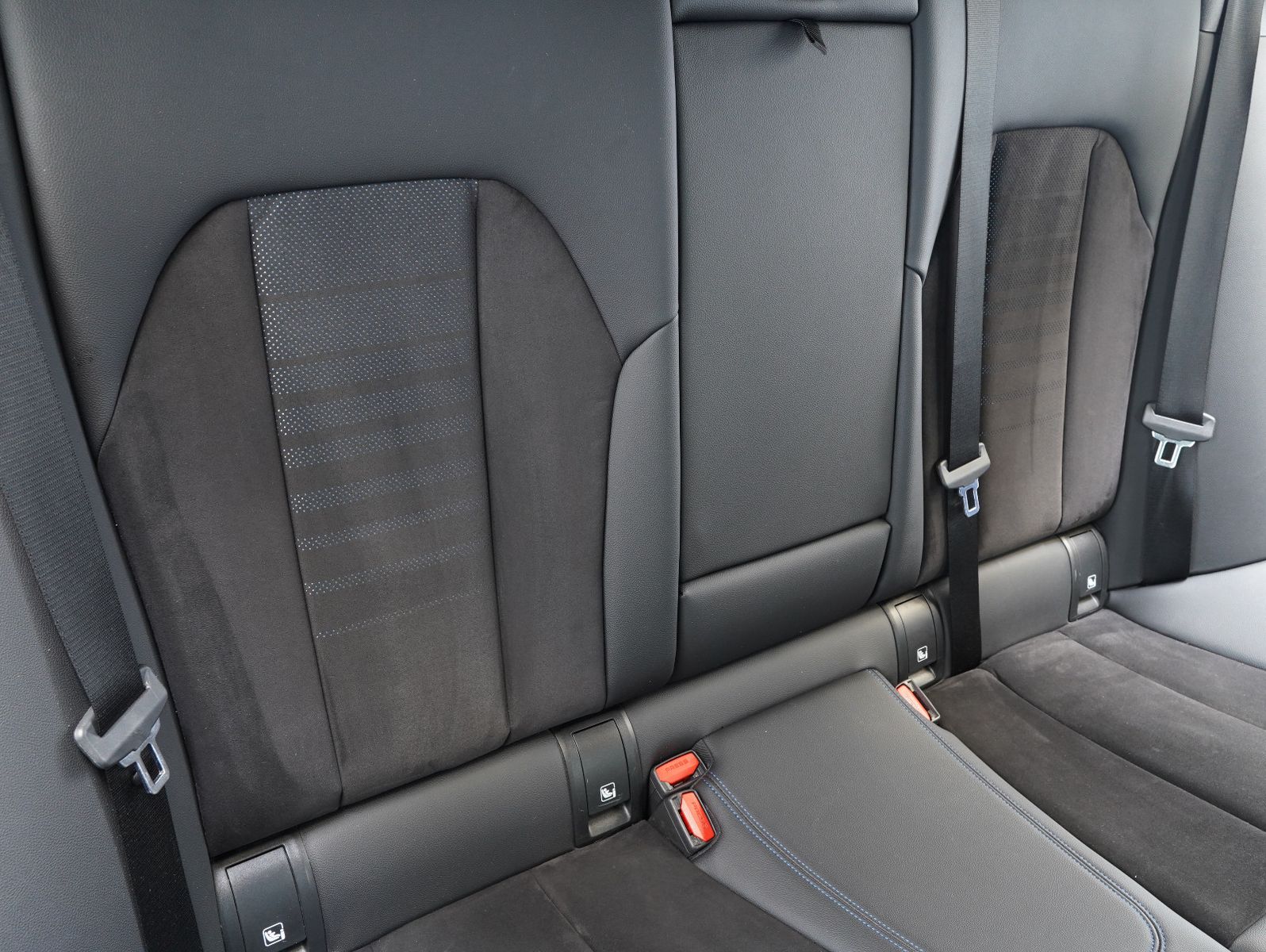 Fahrzeugabbildung BMW 320 d xDrive Touring  M Sport STANDHZG/AHK/19"