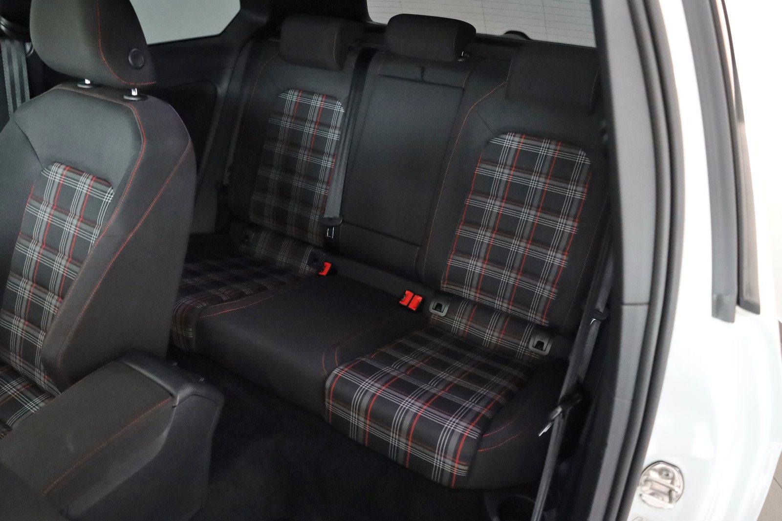 Fahrzeugabbildung Volkswagen Golf VII Lim. GTI Performance Navi,LED,SH,ACC