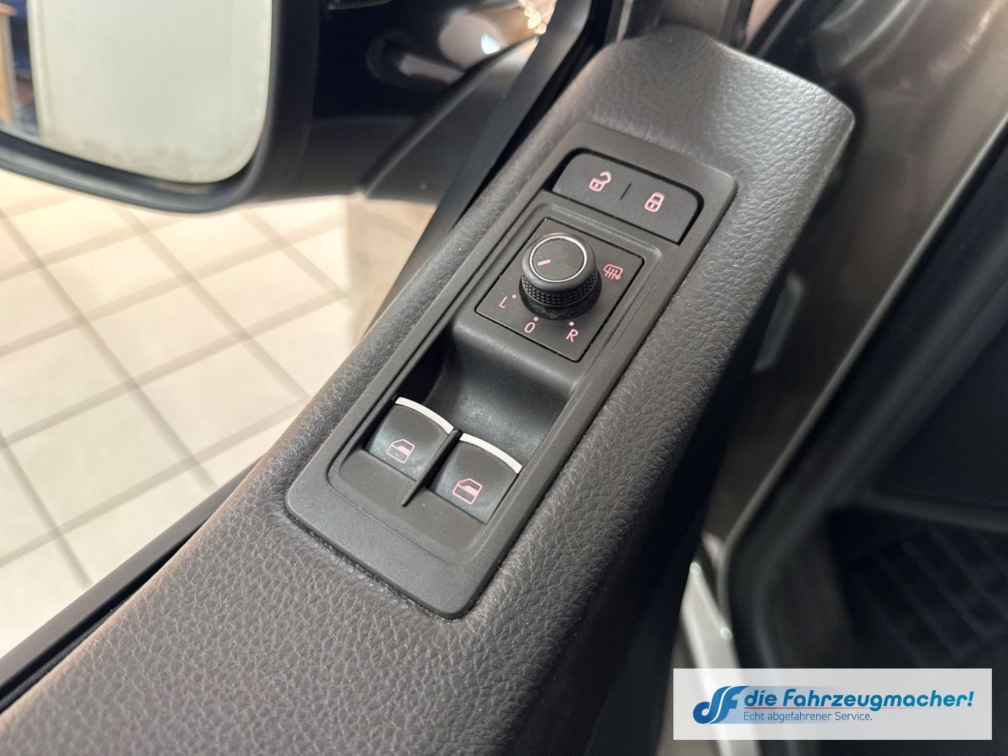 Fahrzeugabbildung Volkswagen T6 Multivan 4Motion Edition StandHZG Navi Leder