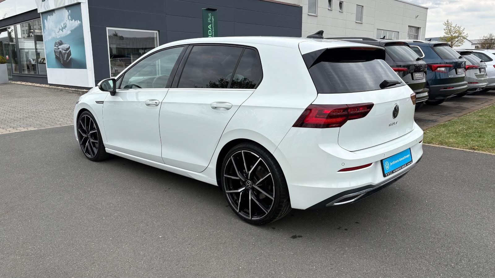 Volkswagen Golf VIII 1.5l TSI Style IQ.LIGHT,PANO,19" ZOLL