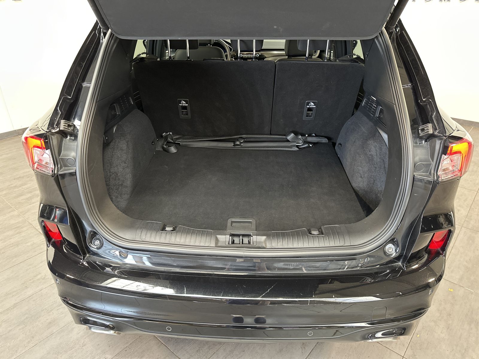 Fahrzeugabbildung Ford Kuga 2.0 EB 4x4 Aut. Vignale NAV+LED+AHK+PANO+VC