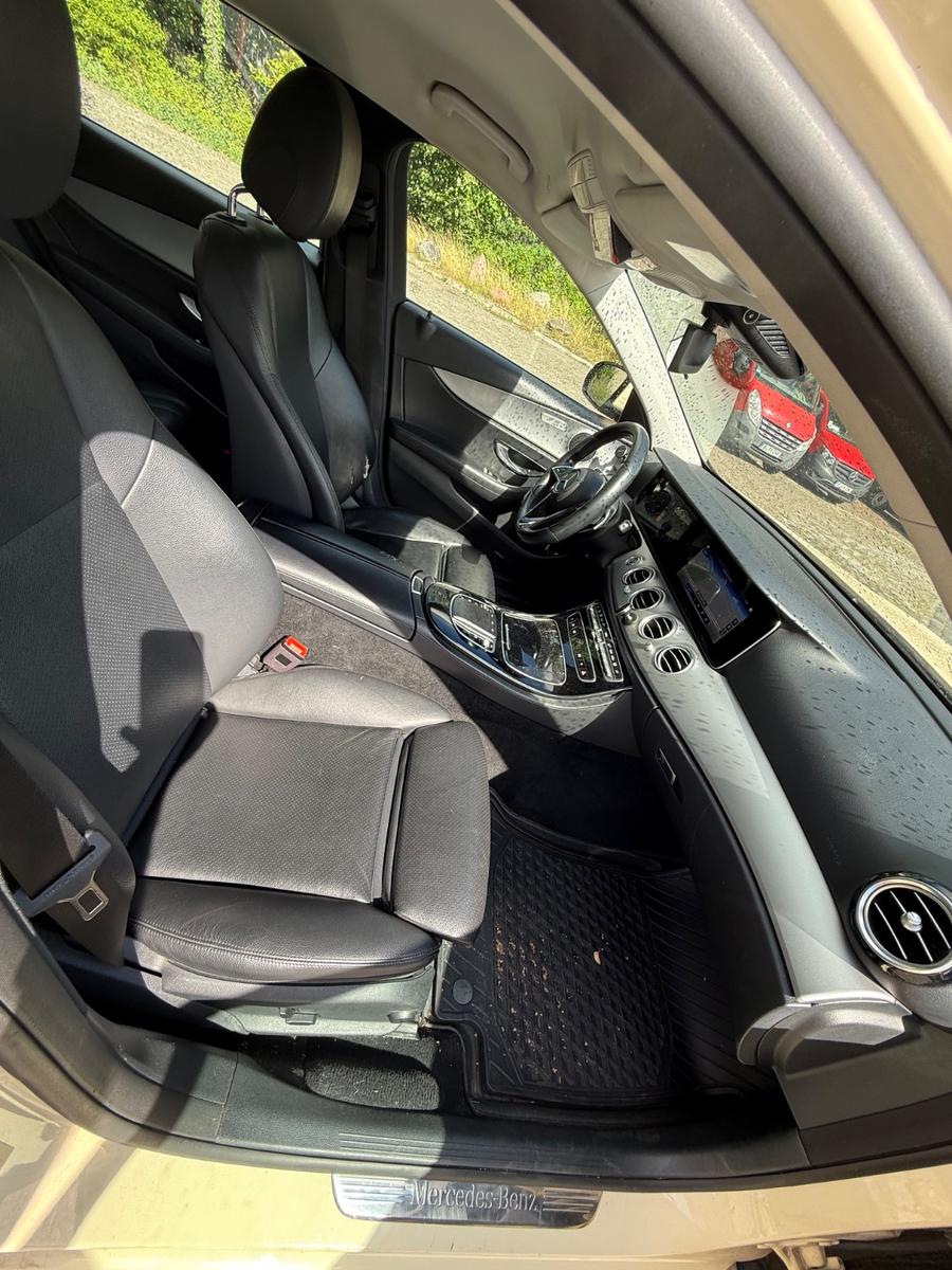 Mercedes-Benz E 220 d T Autom. -