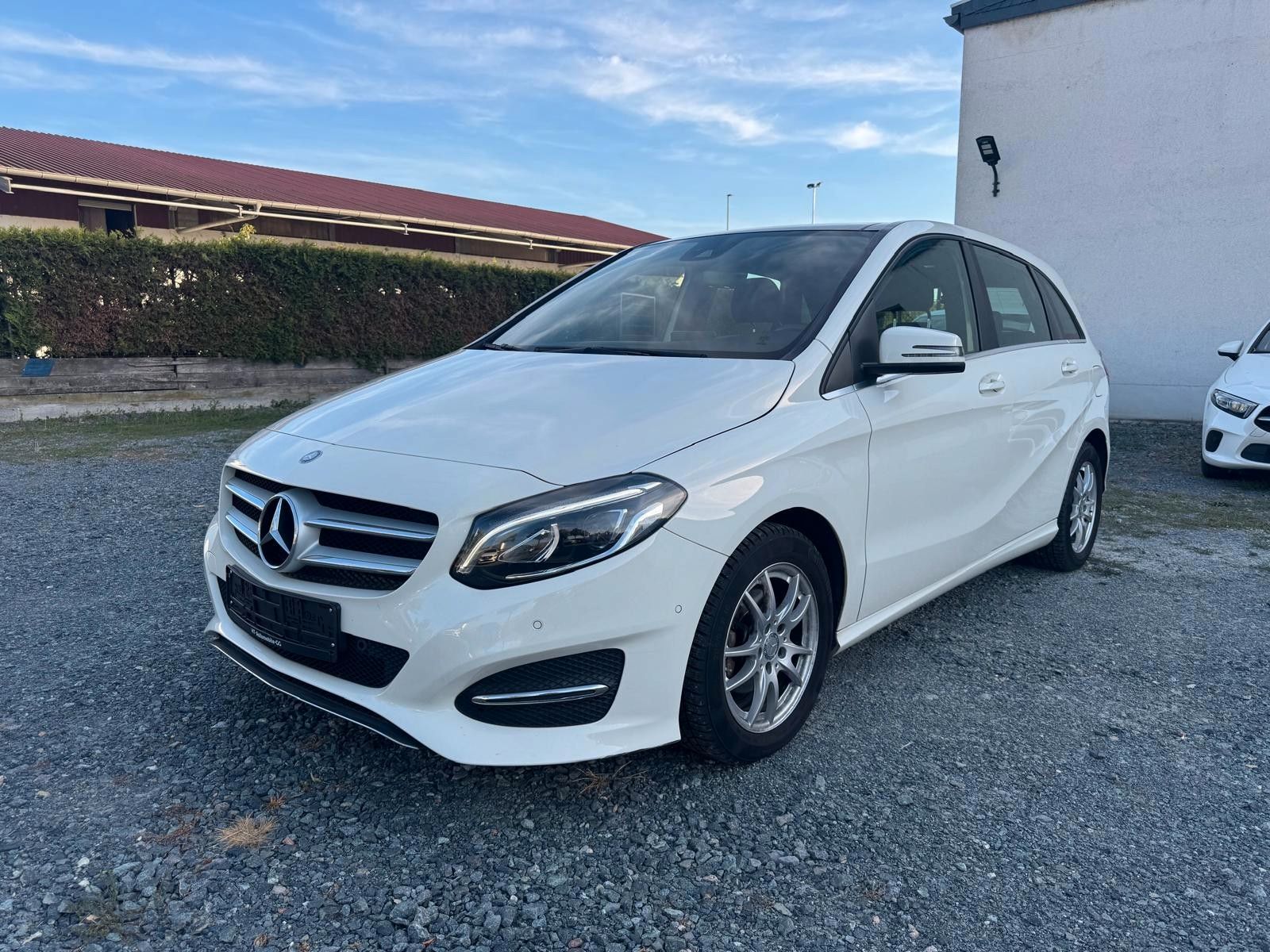 MERCEDES-BENZ B 180 d *2.Hand*Pano*Kamera*