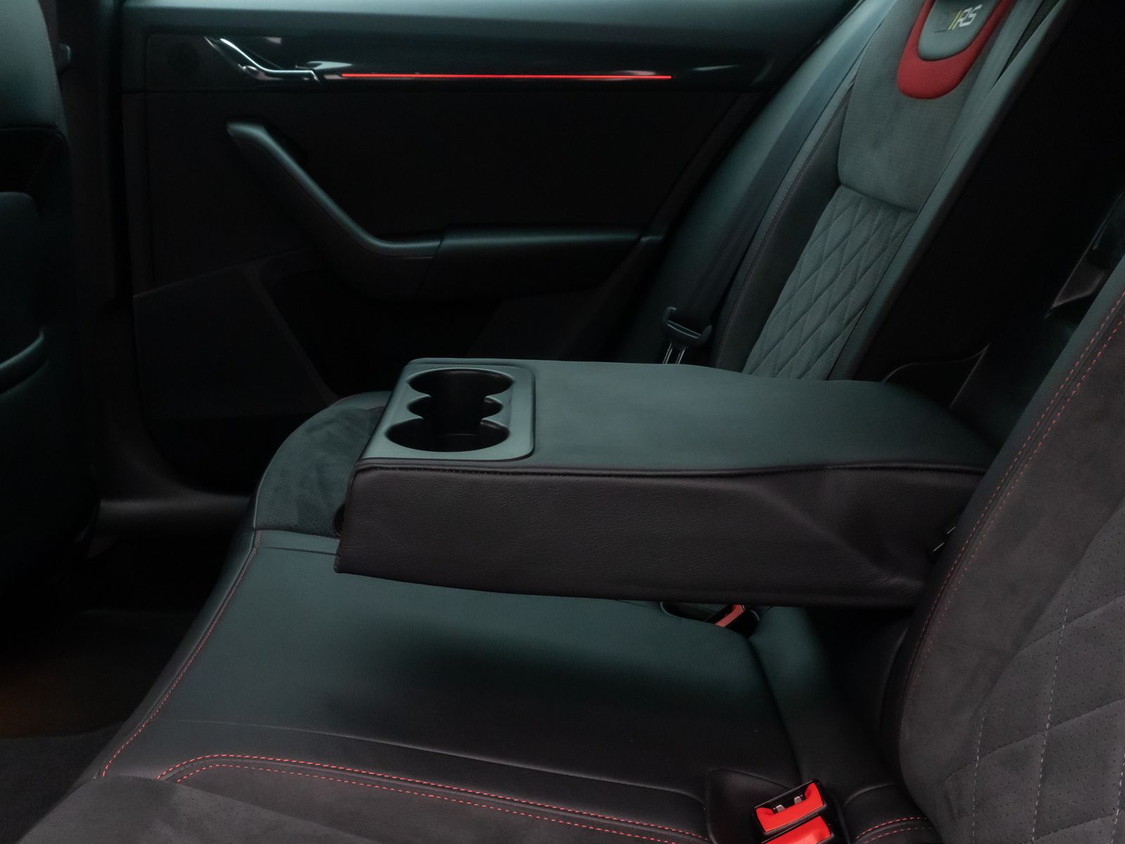 Fahrzeugabbildung SKODA Octavia RS 60 ACC Kamera SoundSys Memory DAB 18"
