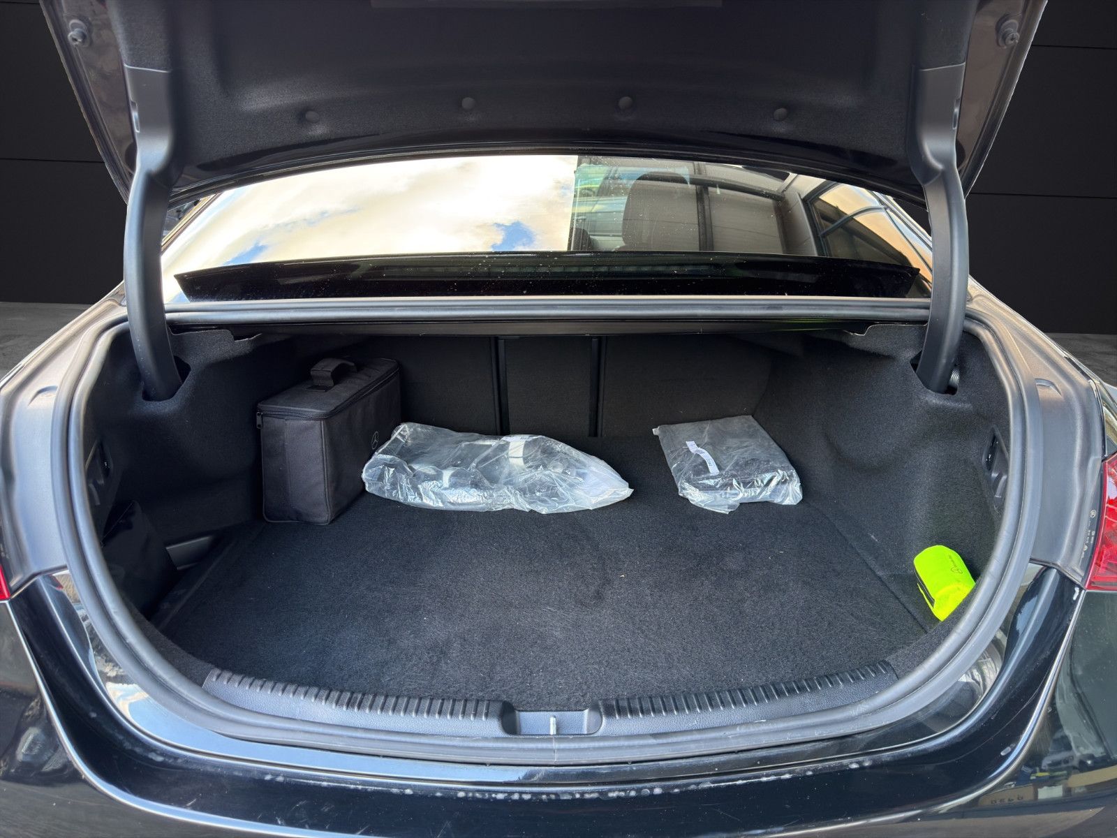 Fahrzeugabbildung Mercedes-Benz C 300 e*AMG-Line*Night-Paket*Pano*Ambiente*360°