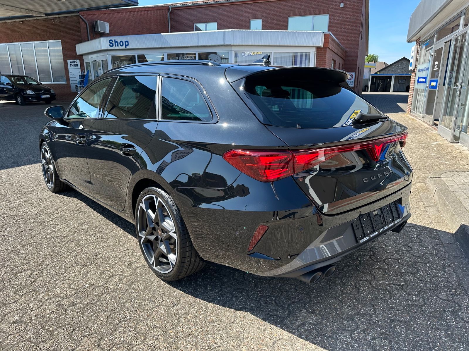 Fahrzeugabbildung CUPRA Leon ST 2.0 TSI 4Drive VZ Pano/AHK/Navi/ACC