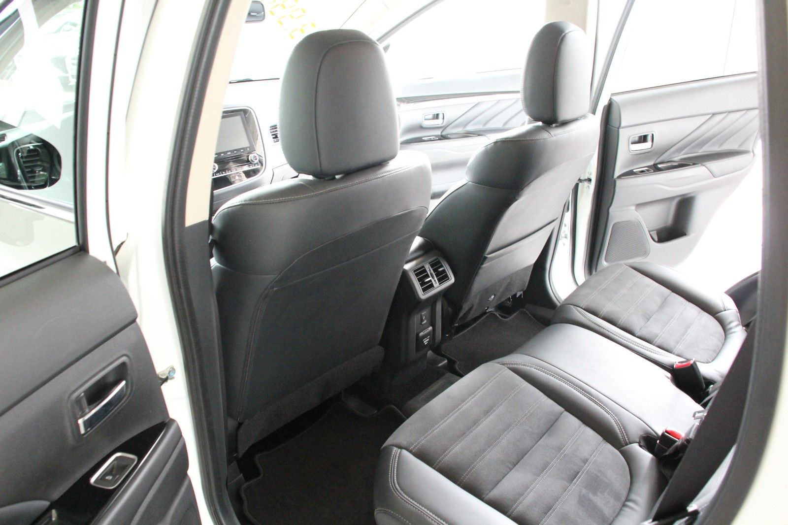 Fahrzeugabbildung Mitsubishi Outlander PHEV Basis Spirit 4WD