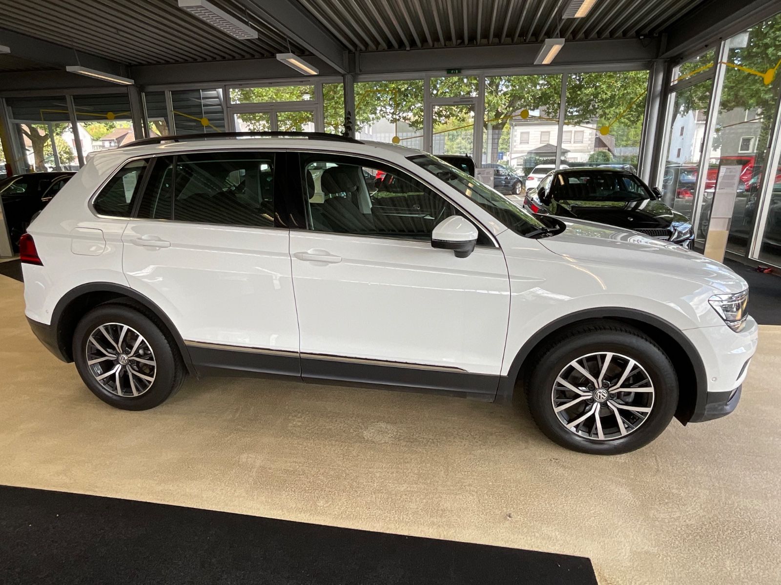 Fahrzeugabbildung Volkswagen Tiguan Comfortline 2.0TDI *DIGITALTACHO*LED*360°