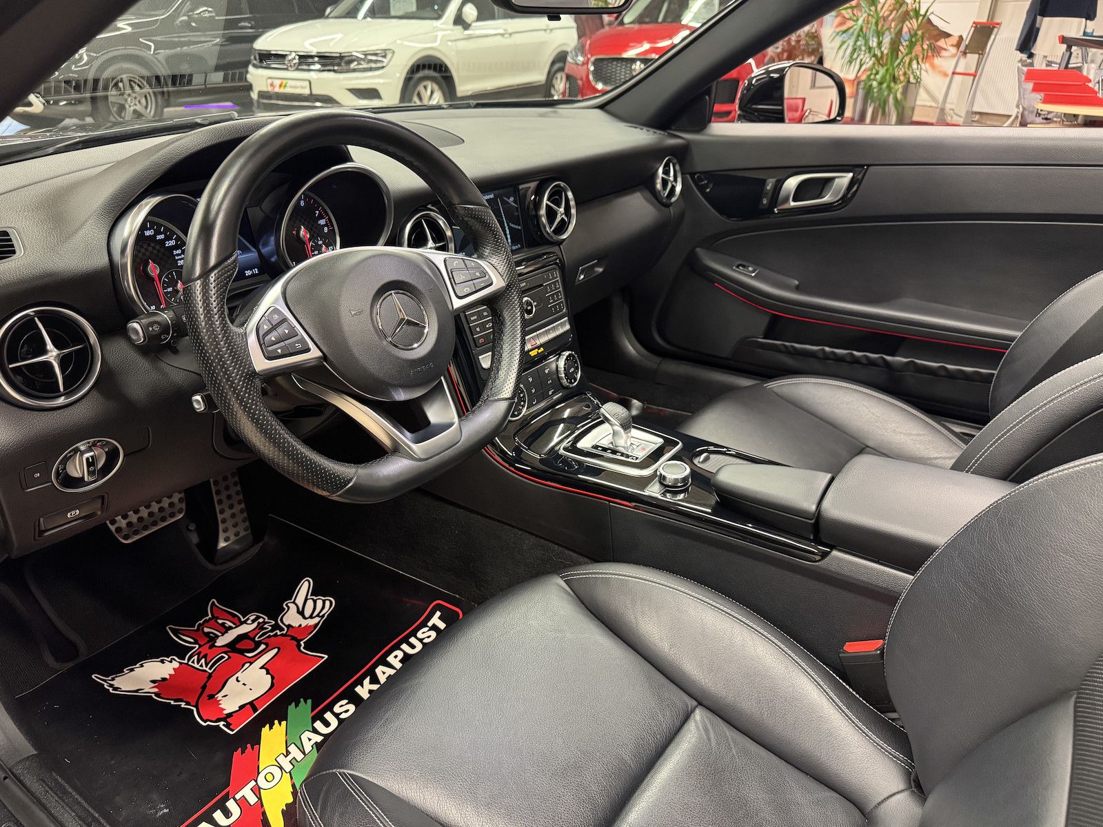Fahrzeugabbildung Mercedes-Benz SLC 180 AMG /Night/LED/Navi/Ambiente/Airscarf