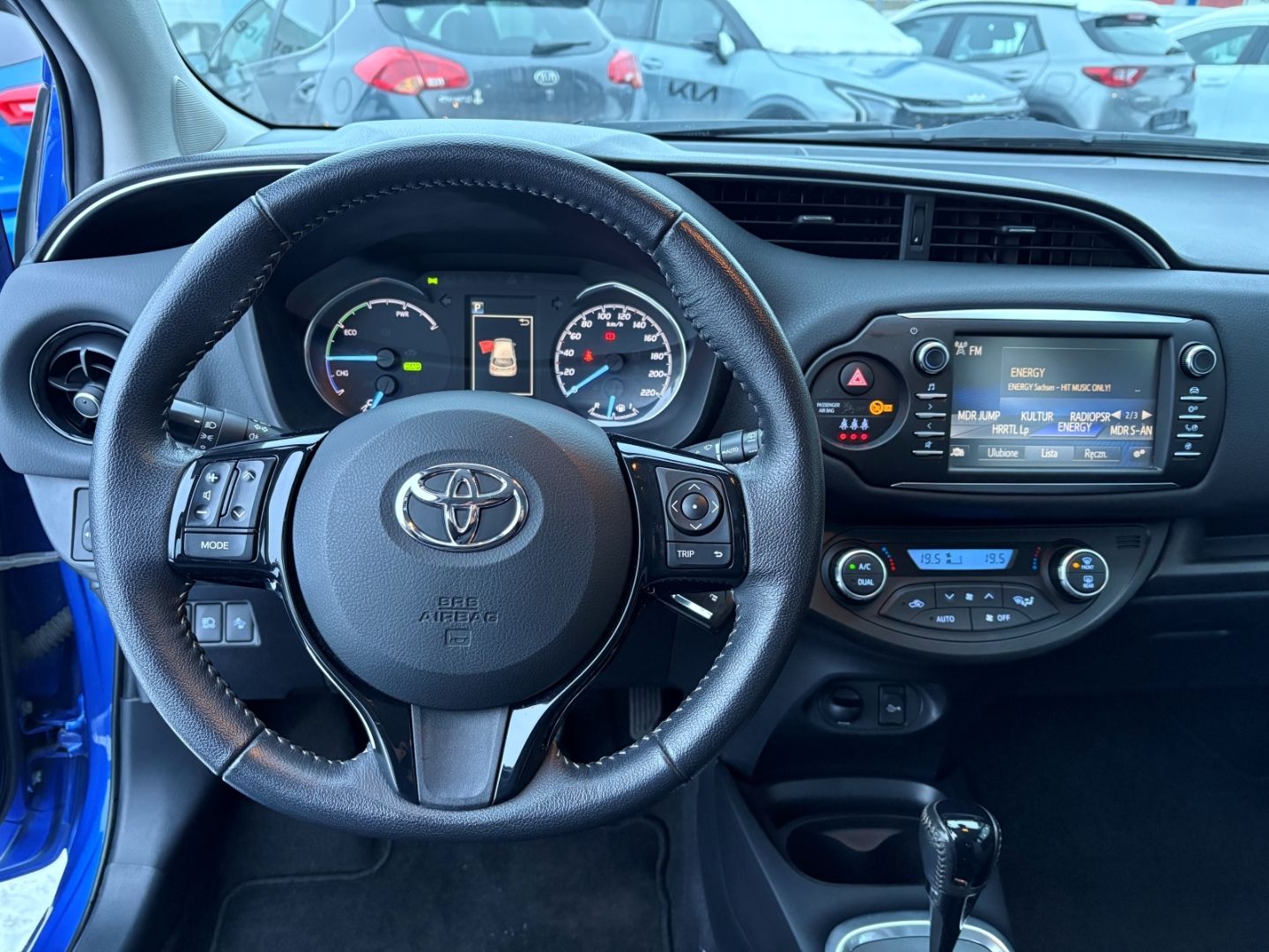 Fahrzeugabbildung Toyota Yaris Hybrid Comfort KLIMA PDC v/h