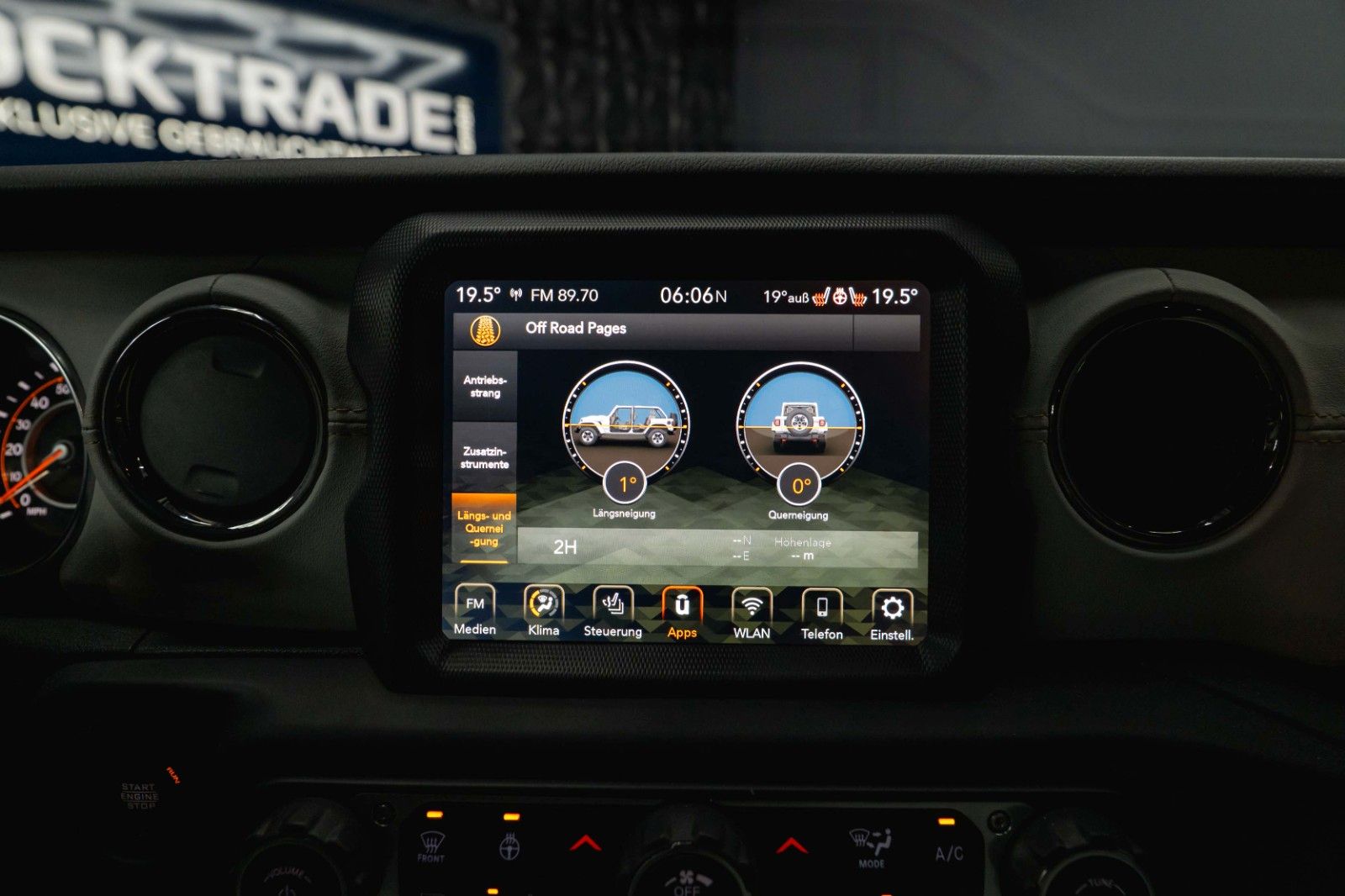 Fahrzeugabbildung Jeep Wrangler 3.0L EcoDiesel Unlimited Sahara 4x4 ACC
