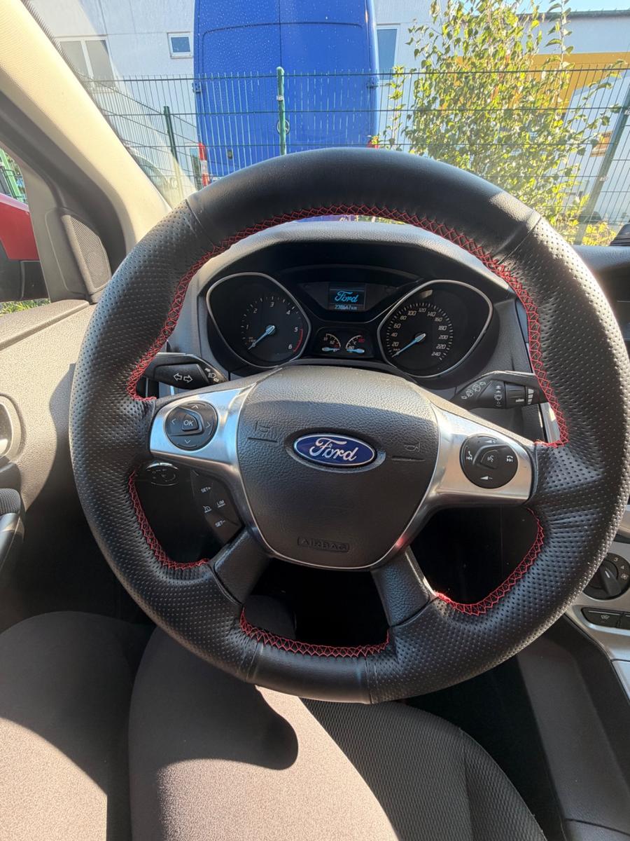 Ford Focus 2013 — photo 11