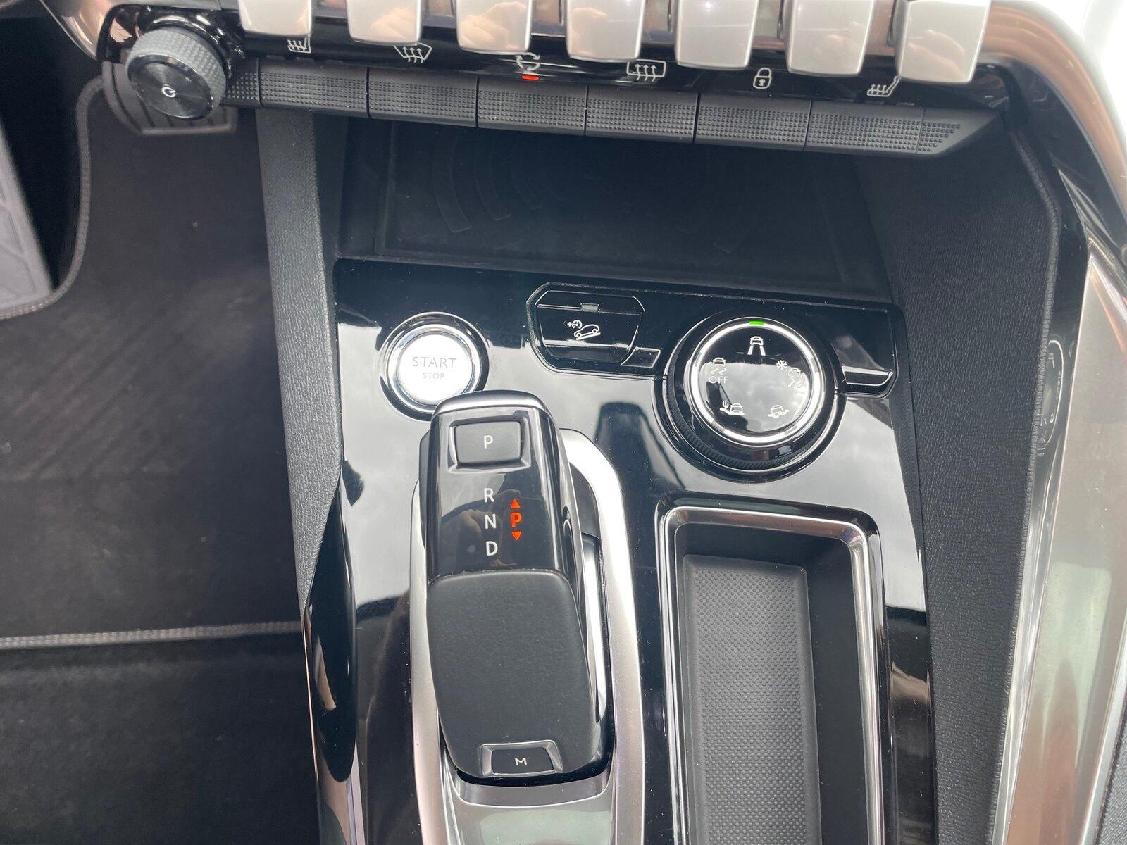 Peugeot 3008 BlueHDi 180 Stop & Start EAT8 Allure *AHK*