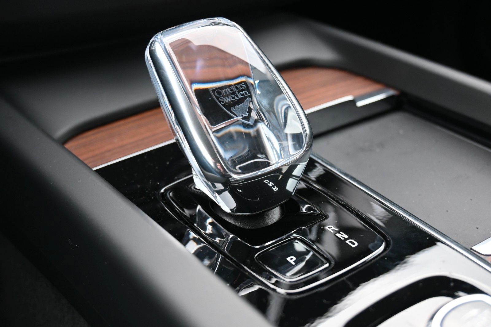 Fahrzeugabbildung Volvo XC60 B4 D Autom. Plus Dark*STDHZG*360°*H&K*ACC