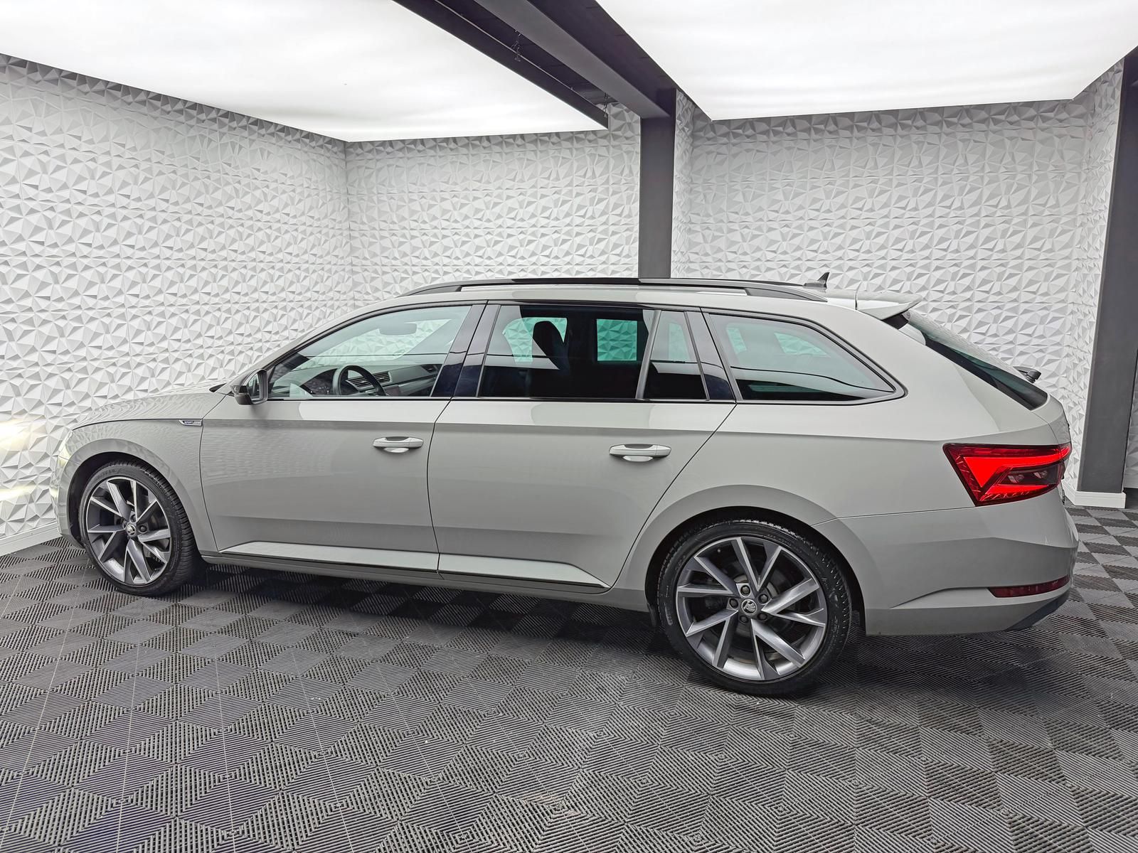 Fahrzeugabbildung SKODA SPORTLINE 2.0 TSI/BLACK/PANO/DCC/CANTON/360°/DAB