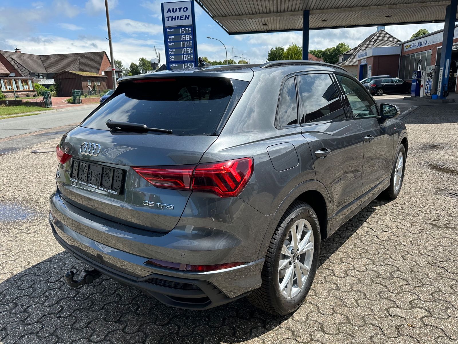 Fahrzeugabbildung Audi Q3 35 TFSI S line S Tronic Navi/Pano/AHK/GRA/18"