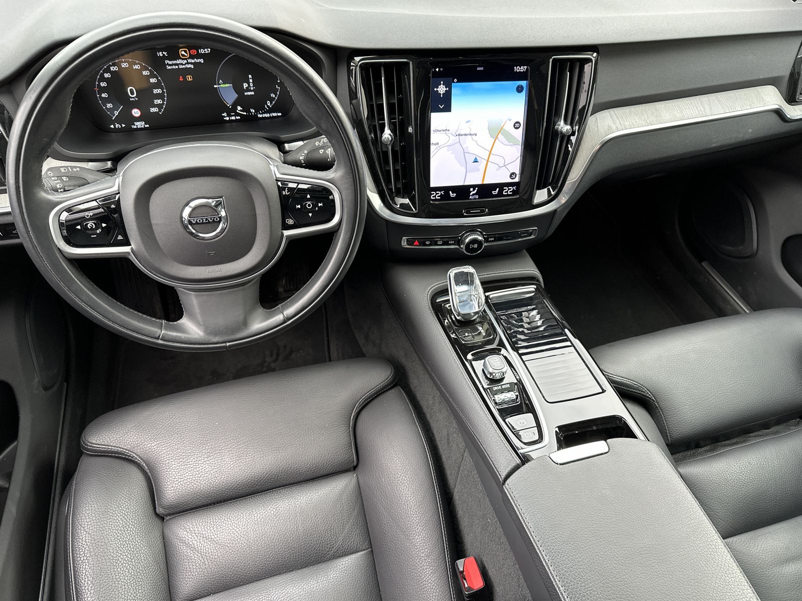 Fahrzeugabbildung Volvo V60 Inscription Plug-In Hybrid AWD NAV+LED+PANO