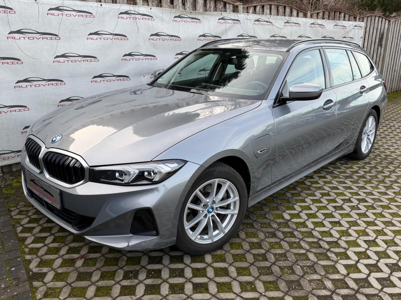 BMW 330e xDrive Hybrid Plug-In Widescreen Sportsitze