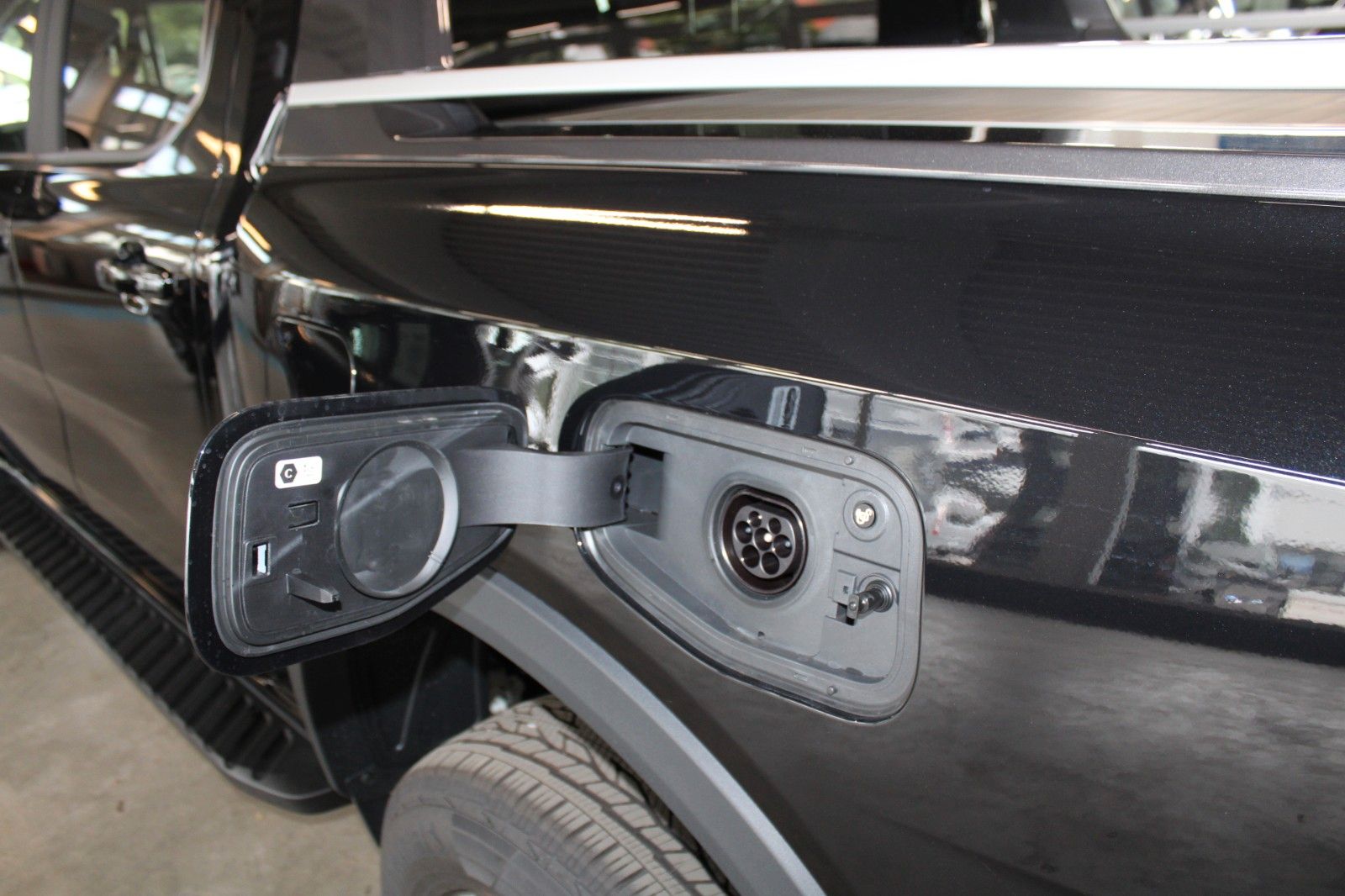 Fahrzeugabbildung Ford Ranger Wildtrak PHEV Aut. AHK LED TECHNOLOGIE P.