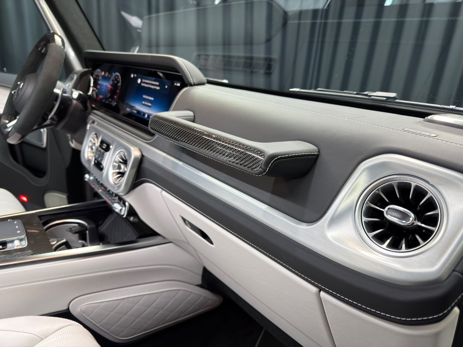 Fahrzeugabbildung Mercedes-Benz G 63 AMG|MY26|A22|PERFORMANCE|TV|VOLL|CARBON|