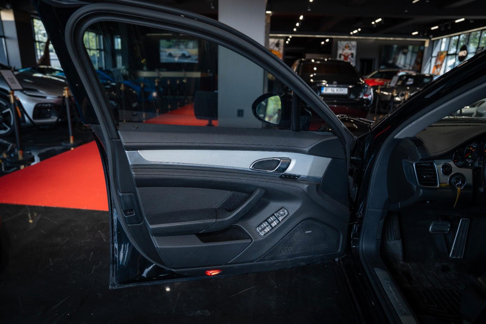 Porsche Panamera 4S 4.8 V8 | 400 ch | BVA | Cuir électrique à mémoire | Sièges chauffants avant/arrière | Toit ouvrant | Caméra de recul | Bi-xénon