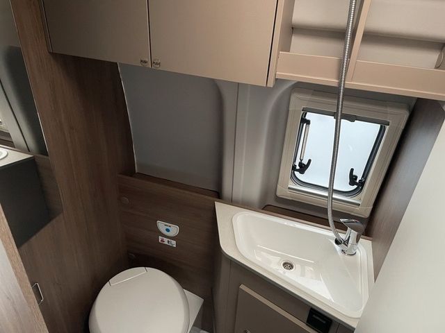 Carado CV 590 4X4 EDITION 24 mit Fahrradträger  KLIMA