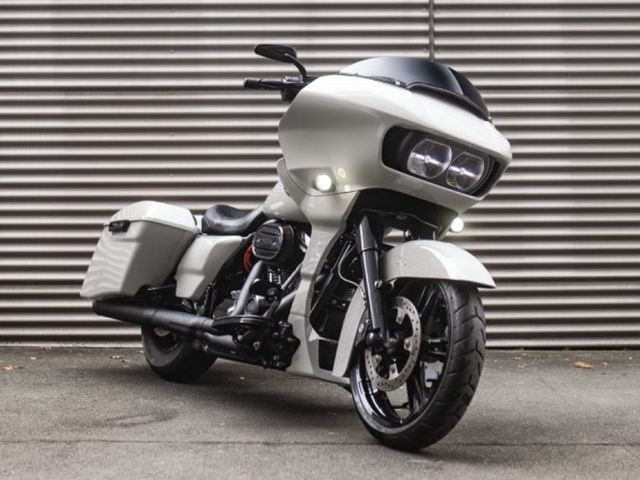 Harley-Davidson Road Glide 128cui CVO Style - top Zustand !