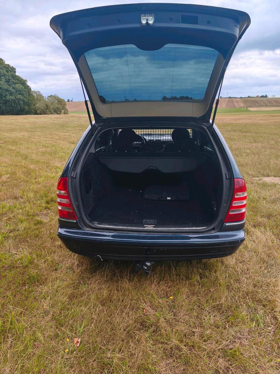 Mercedes-Benz  2005 — photo 10