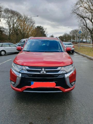 MITSUBISHI Plug-in Hybrid Outlander